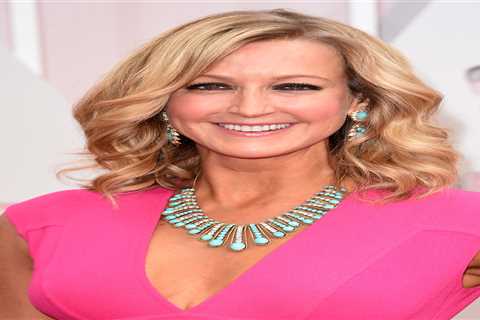 GMA’s Lara Spencer shares rare never-before-seen photos from her childhood during cooking special..