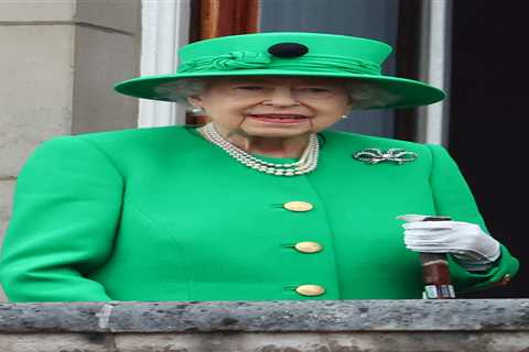 Emotional Queen reduced to ‘genuine happy crying’ as she waves to crowds, says body language expert