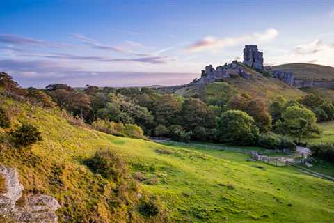 Where is Corfe Castle and why was it destroyed?