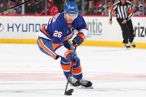 Islanders’ Oliver Wahlstrom out for season with knee injury