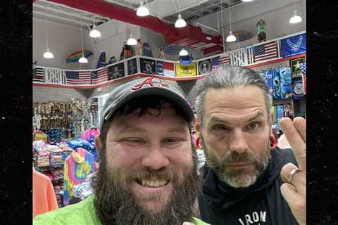 Jeff Hardy Resurfaces After Resolving DUI Case, Poses With Wrestling Fan