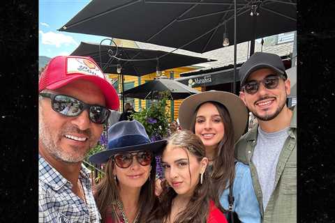 Kyle Richards and Mauricio Umansky Enjoy Fourth Of July Together