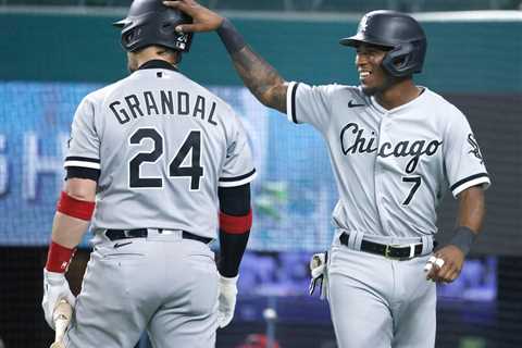 Tim Anderson slapped by teammate Yasmani Grandal before All-Star break