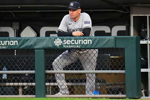 Guardians eye Yankees bench coach Carlos Mendoza as possible Terry Francona successor