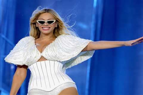 Beyoncé Gets Cozy in a Wintry White Max Mara Teddy Coat: Shop the Look