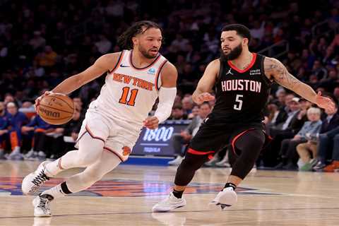 Knicks rip Rockets in Jalen Brunson’s return to hit season’s midpoint on winning note