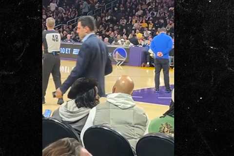 Jennifer Hudson Holding Hands with Common at Lakers Game