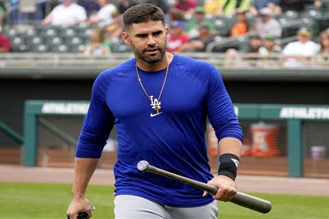Mets talking with J.D. Martinez as possible DH option  — if price is right