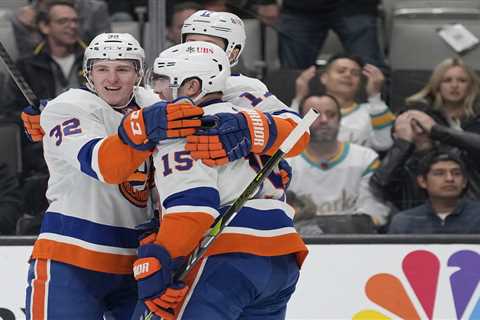 Islanders rip Sharks for fifth straight win to move closer to playoff spot