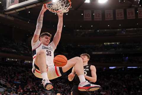 Donovan Clingan’s big second half helps UConn put away Xavier