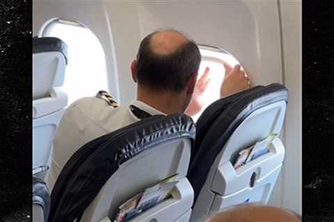 Apparent United Airlines Pilot Fixes Plane Window Right Before Takeoff