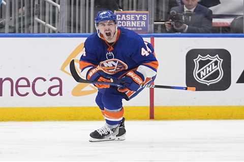 Reconstructed third line has become Islanders’ best with needed Game 4 dominance