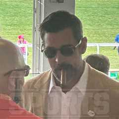 Aaron Rodgers Smokes Cigar, Hangs With Davante Adams At Churchill Downs