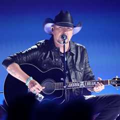 Jason Aldean Pays Tribute to Toby Keith With Tearjerking Cover of ‘Should’ve Been a Cowboy’ at 2024 ..