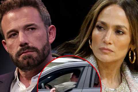 Ben Affleck Leaves L.A. Home He's Been Staying At Amid Jennifer Lopez Split Rumors