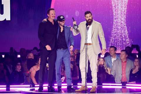 Jordan Davis Wins Song of the Year for ‘Next Thing You Know’ at the 2024 ACM Awards