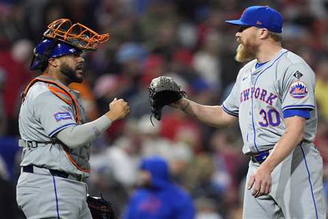 Mets grind out tough 11-inning win over Phillies to stop three-game skid