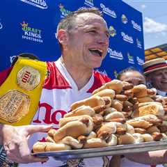 Joey Chestnut will battle soldiers in July 4 hot dog eating contest after Nathan’s ban