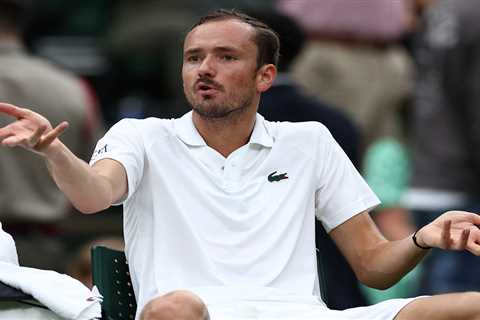 Daniil Medvedev hilariously forgets score during Wimbledon win