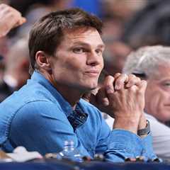 Tom Brady takes in Knicks-Mavericks game courtside before calling first Thanksgiving contest