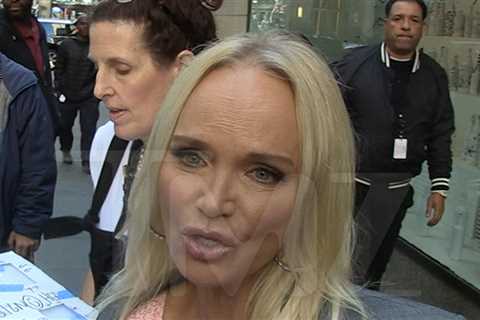 Kristin Chenoweth Still Keeping Diddy in Her Prayers, Despite Arrest