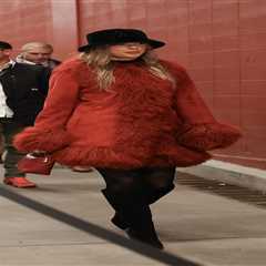 No sign of Taylor Swift at Chiefs-Steelers Christmas game