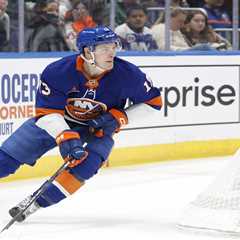 Islanders’ Mat Barzal undergoes procedure on kneecap with return timeline murky