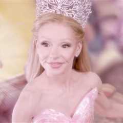 Watch Kelly Ripa Take Over for Ariana Grande as Glinda in ‘Wicked’ Trailer Remake