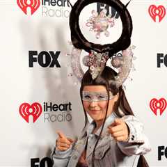 JoJo Siwa’s Attention-Grabbing Headpiece at iHeartRadio 2025