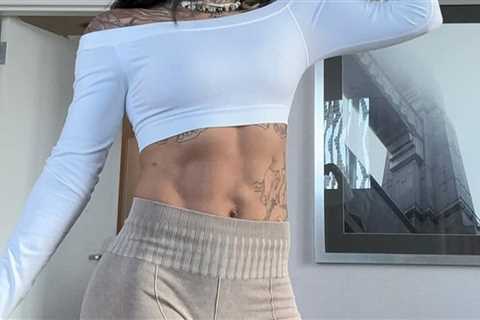 Guess Which Sexy Singer Posted Her Ab Crack On Social Media!