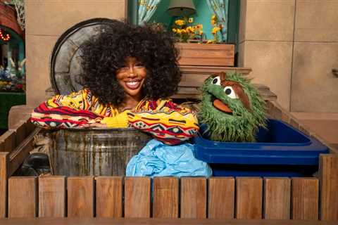 Watch SZA & Elmo Sing About Gratitude in Adorable New Episode of ‘Sesame Street’