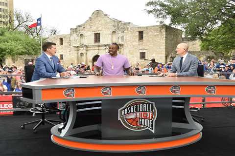 Rece Davis gets big-money deal to stay at ESPN after Fox pursuit
