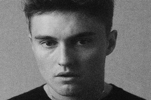 Sam Fender Turned Down Chance to Jam With Joni Mitchell: ‘I Completely Bottled It’
