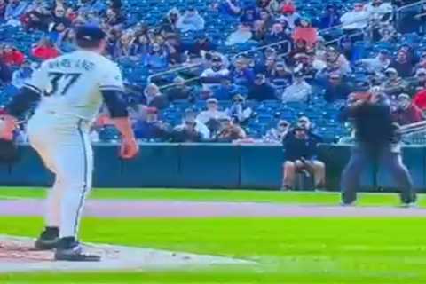 Umpire Hunter Wendelstedt leaves Mets-Twins game after getting drilled in head by foul ball in..