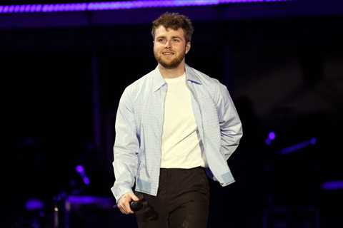 Alex Warren Freaks Out After Lana Del Rey Sings ‘Ordinary’ to Him Backstage at Stagecoach