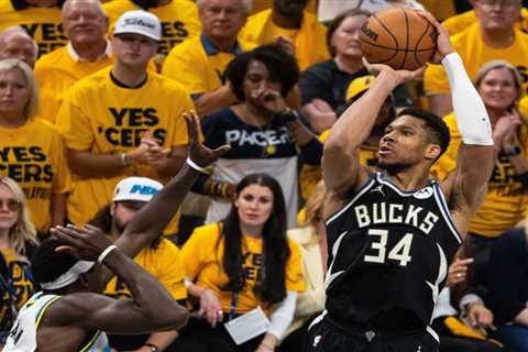 Giannis Antetokounmpo watch officially begins as Bucks can’t escape mediocrity