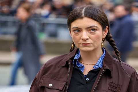 Lorde Fans Go Wild Over the ‘Symbolism’ of  Her ‘Weird’ & ‘Intriguing’ Cover Art for New Album..