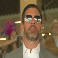 Aaron Rodgers takes in 2025 Kentucky Derby as his NFL free agency drags on
