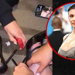 Kylie Jenner's Major Met Gala Fashion Disaster, Feet Glued Into High Heels