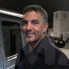 Mauricio Umansky on Whether He Saved Ex Kyle Richards From Snake