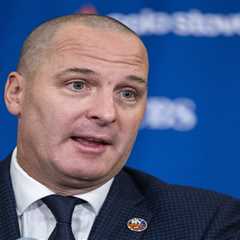 Mathieu Darche doesn’t expect to trade Islanders’ No. 1 overall pick