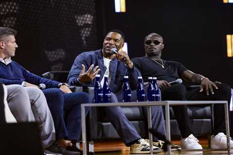 Michael Strahan is chasing after Giants ownership stake