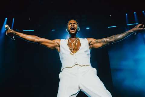 Usher Avoids ‘Emergency’ After Trying to Feed a Cherry to an Allergic Fan