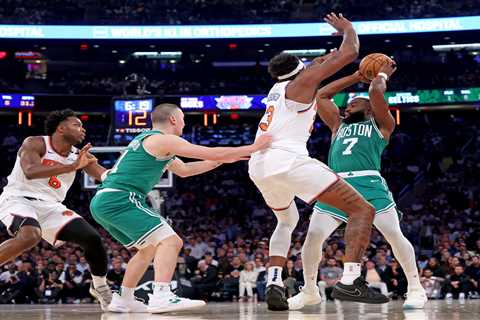 Knicks fix their defensive woes by setting tone early in Game 6 rout