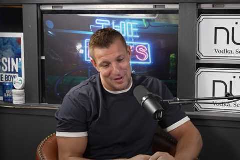 Rob Gronkowski opens up on bizarre Aaron Hernandez story from Patriots meetings