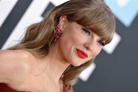 Here’s How to Get Taylor Swift’s Signature Red Lipstick Look For Less On Amazon