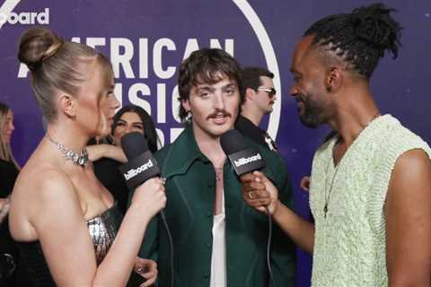 Benson Boone On His Sold Out Tour, Dealing With Online Criticism & More | AMAs 2025