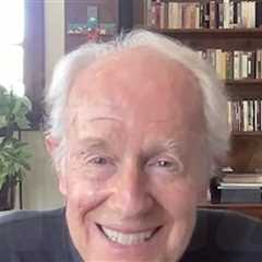 'M*A*SH' Actor Mike Farrell Shares Memories of Late Actress Loretta Swit
