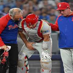 J.T. Realmuto leaves Phillies loss early after painful groin injury