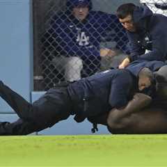 Mets thrilled by fan’s pantsless escapades on the field in hilarious Dodgers moment